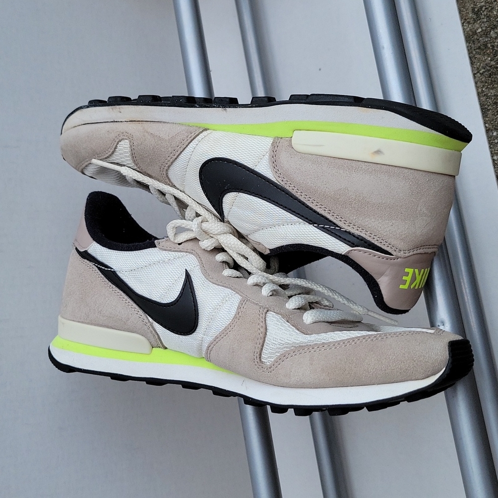 NIKE INTERNATIONALIST SNEAKERS  US SIZE 10 - Picture 7 of 9